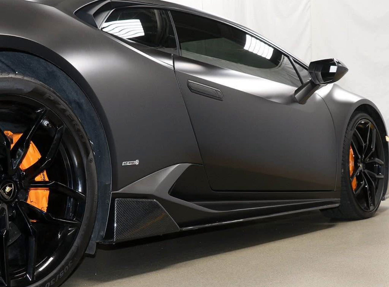 V style Carbon Fiber Side Skirts - Lamborghini Huracan