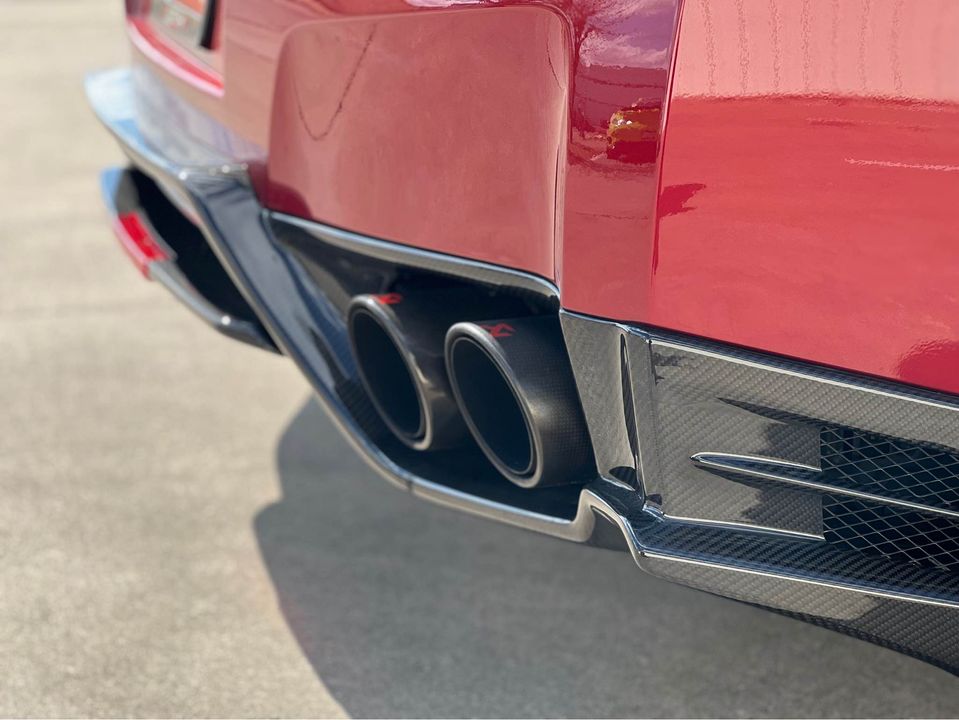 TS-Style Carbon Fiber Rear Diffuser W/BrakeLight - Nissan GTR R35