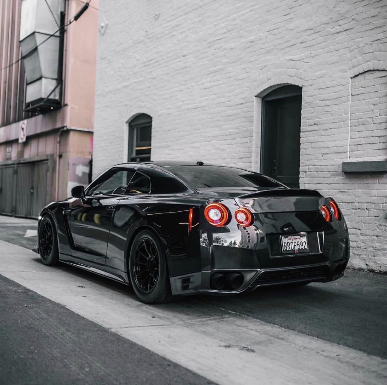 Carbon Fiber Side Skirts - Nissan R35 GTR