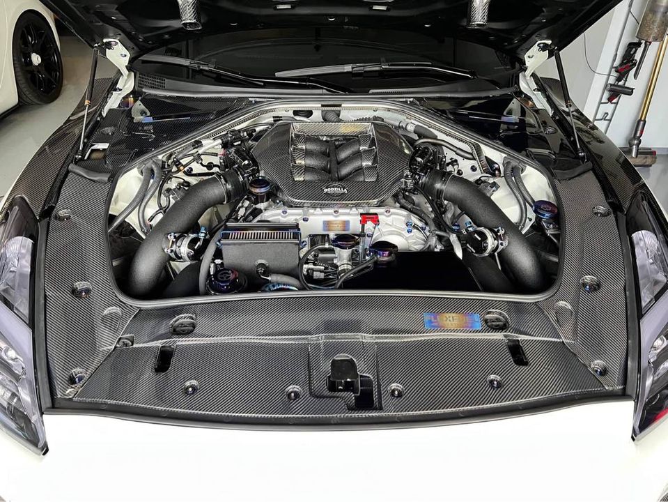 Carbon Fiber OEM Style Engine Cover For Nissan GTR R35