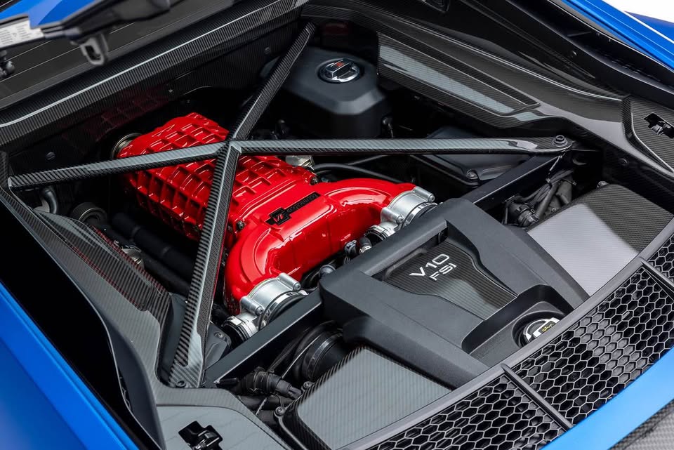 Dry Carbon Fiber Engine X Brace - Audi R8 Gen 2 (Facelift)