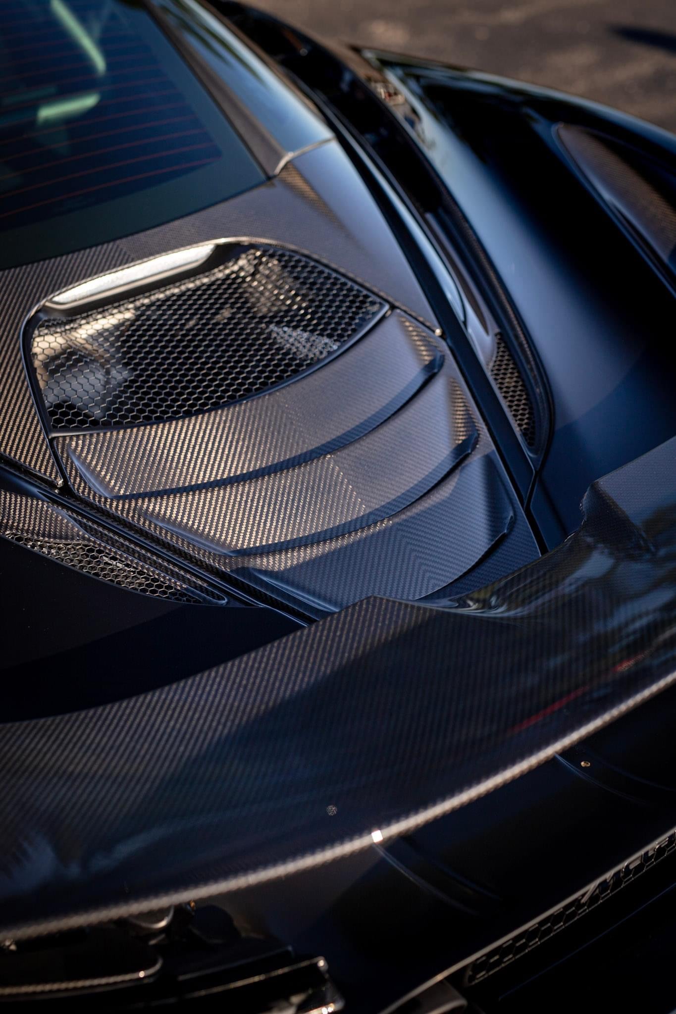 Carbon Fiber Engine Cover - McLaren 720s