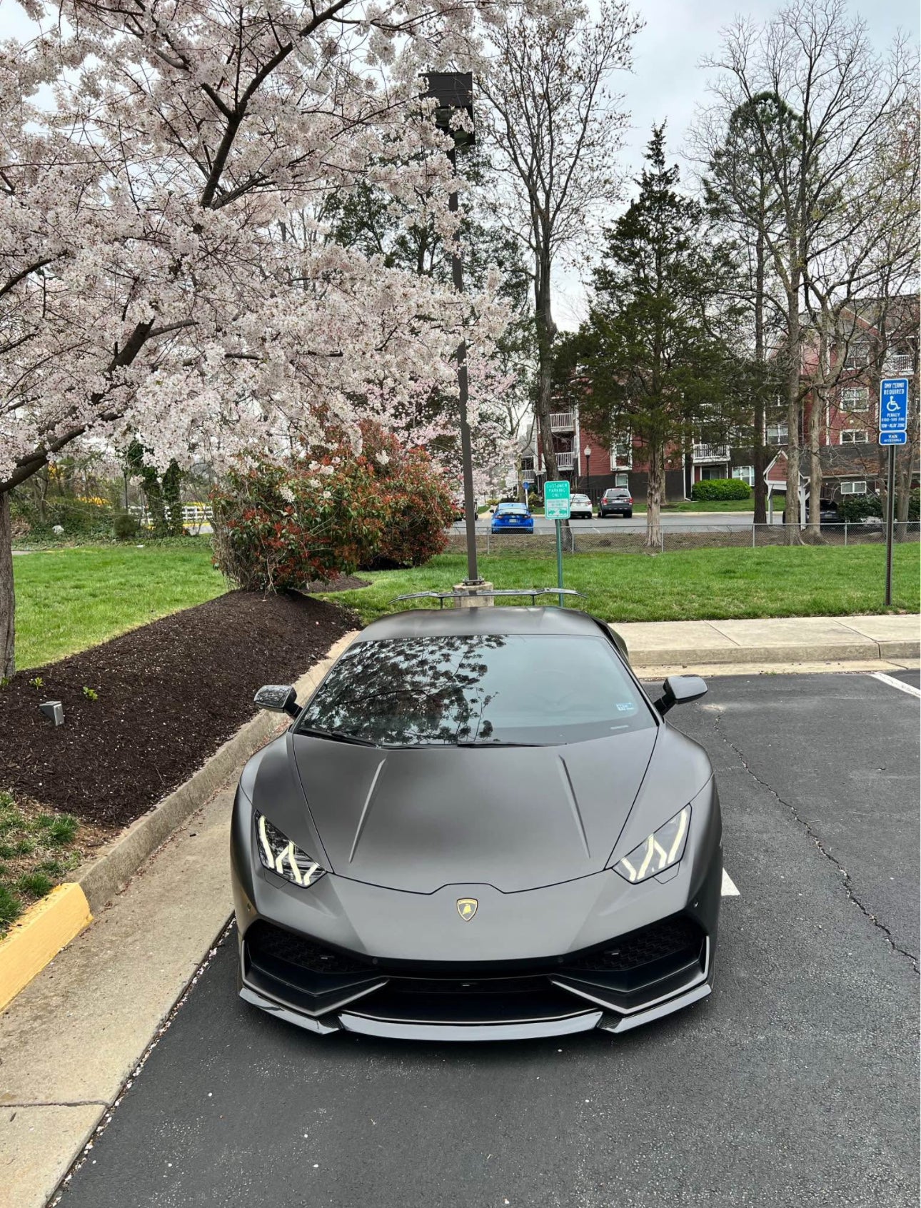 V Style Carbon Fiber Front Lip - LAMBORGHINI HURACAN LP610