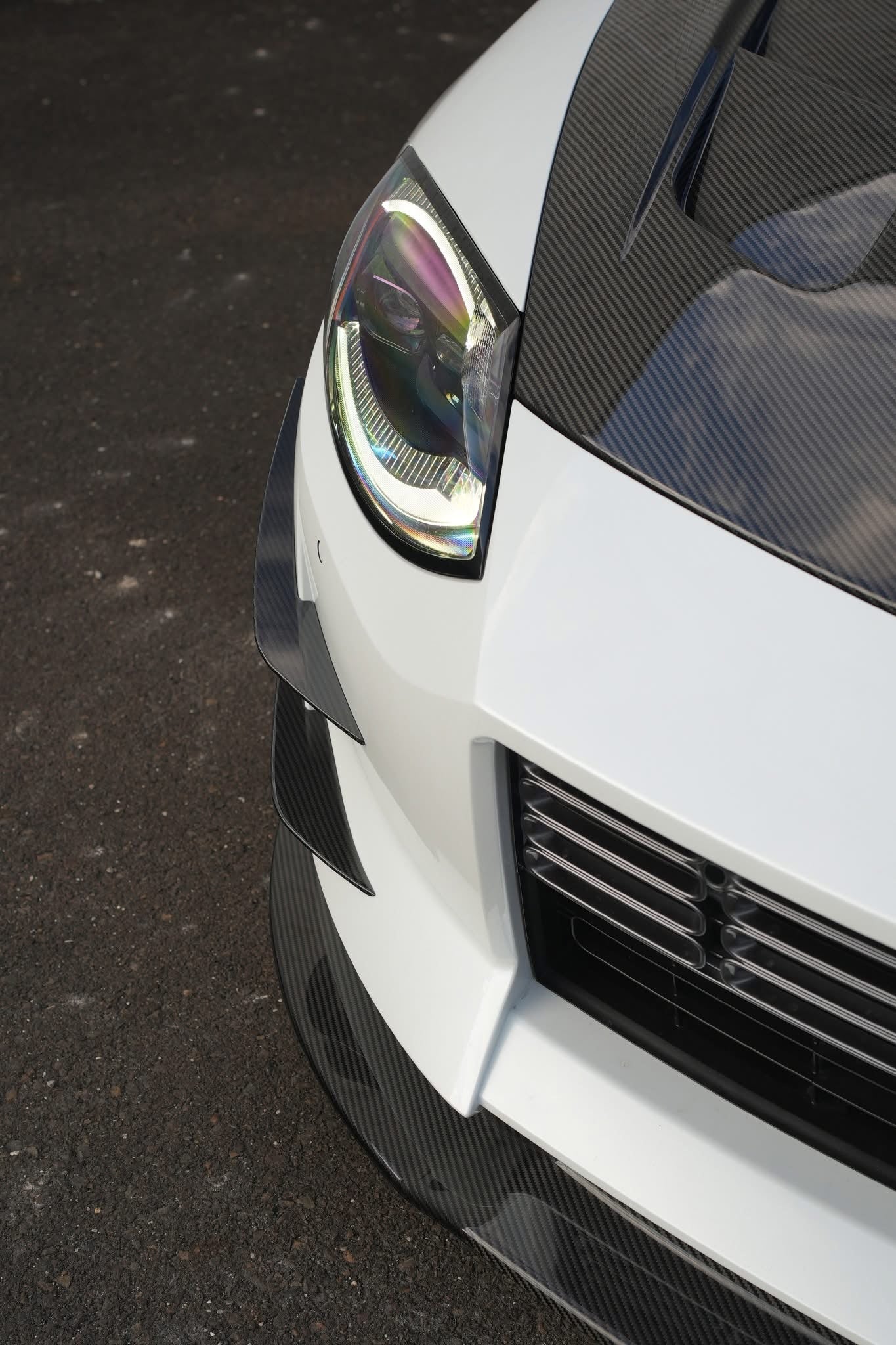 Vented Dry Carbon Fiber Hood - Nissan 400Z