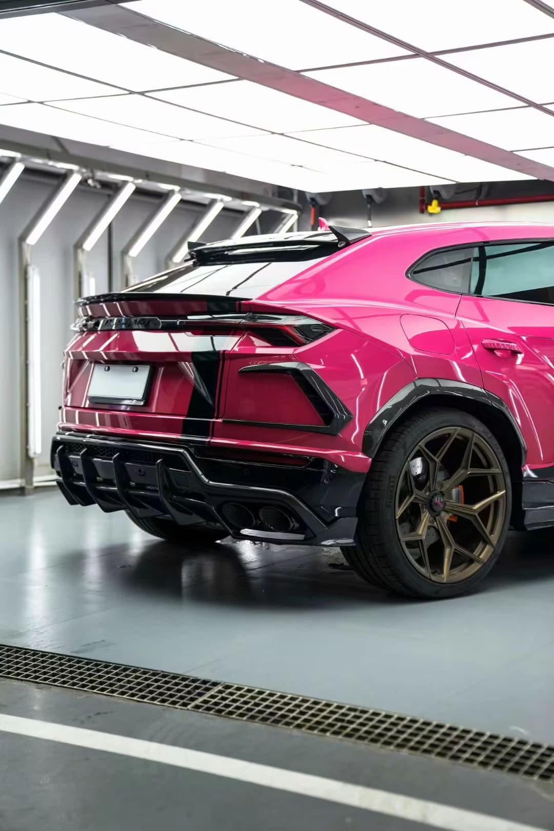 Carbon Fiber Aero Kit - Lamborghini Urus