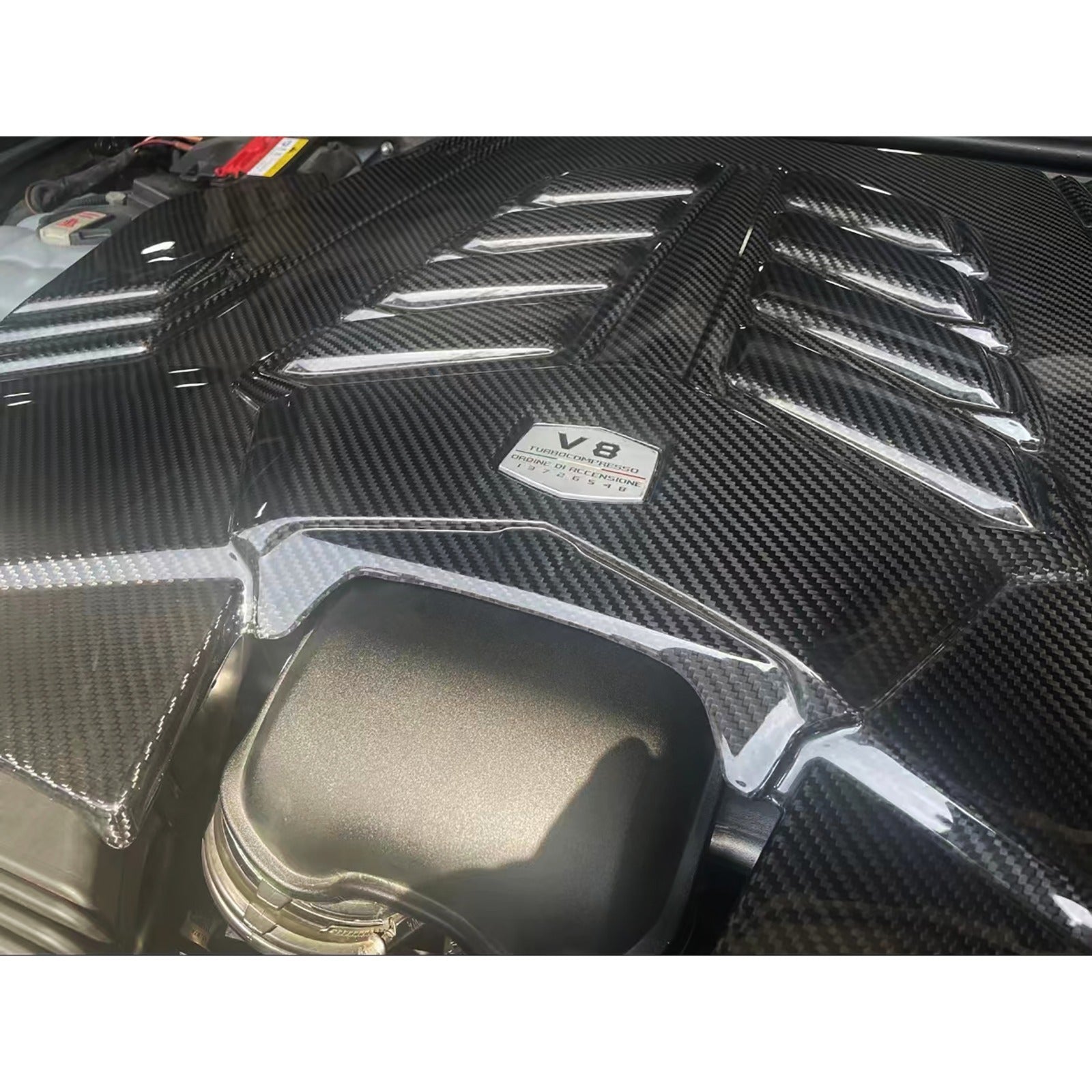 Dry Carbon Fiber Engine Bay Cover - Lamborghini URUS