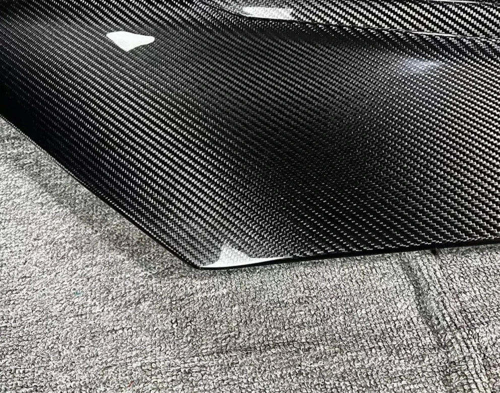 Performante Style Dry Carbon Fiber Hood - Lamborghini URUS