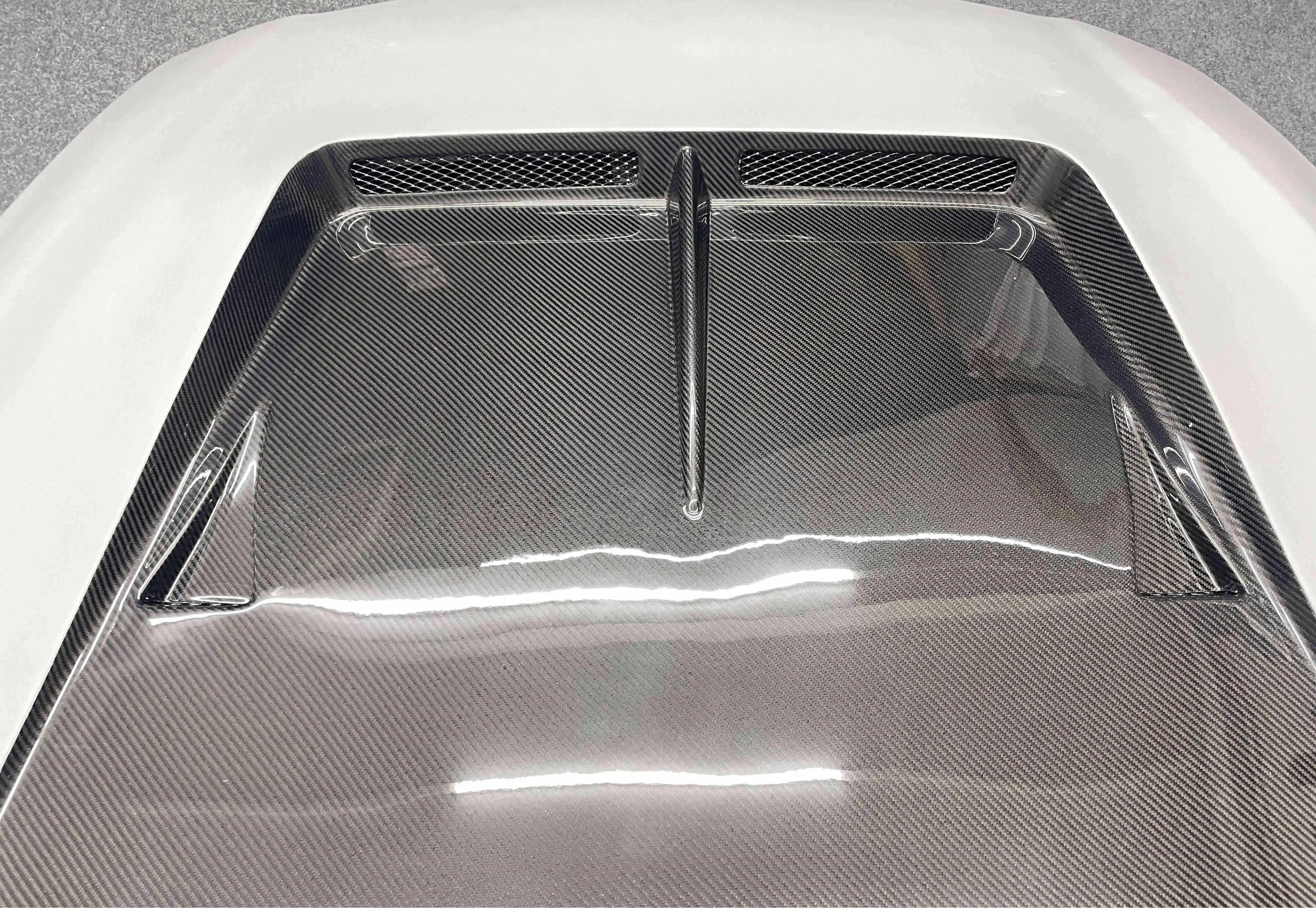 Vented Carbon Fiber Hood - Nissan GTR R35