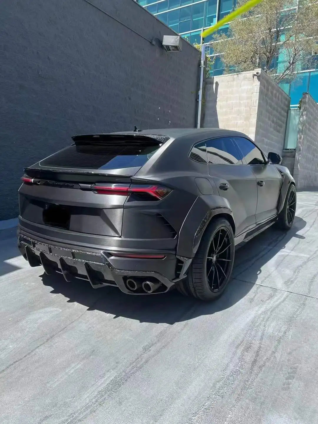 1016 Style Full Carbon Fiber Aero Kit - Lamborghini Urus