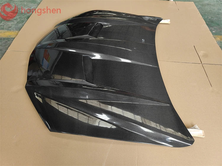 Vented Carbon Fiber Hood - Lamborghini Urus